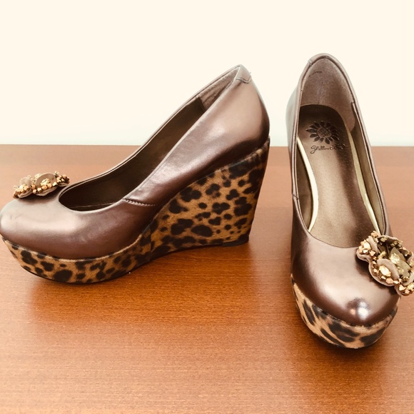 Yellow Box "Lipstick" Platform Wedges 5.5 - Picture 2 of 5